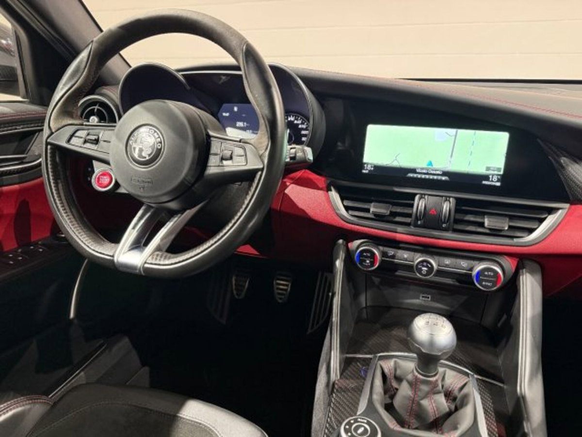 Alfa Romeo Giulia 2.9 T V6 Quadrifoglio (16)