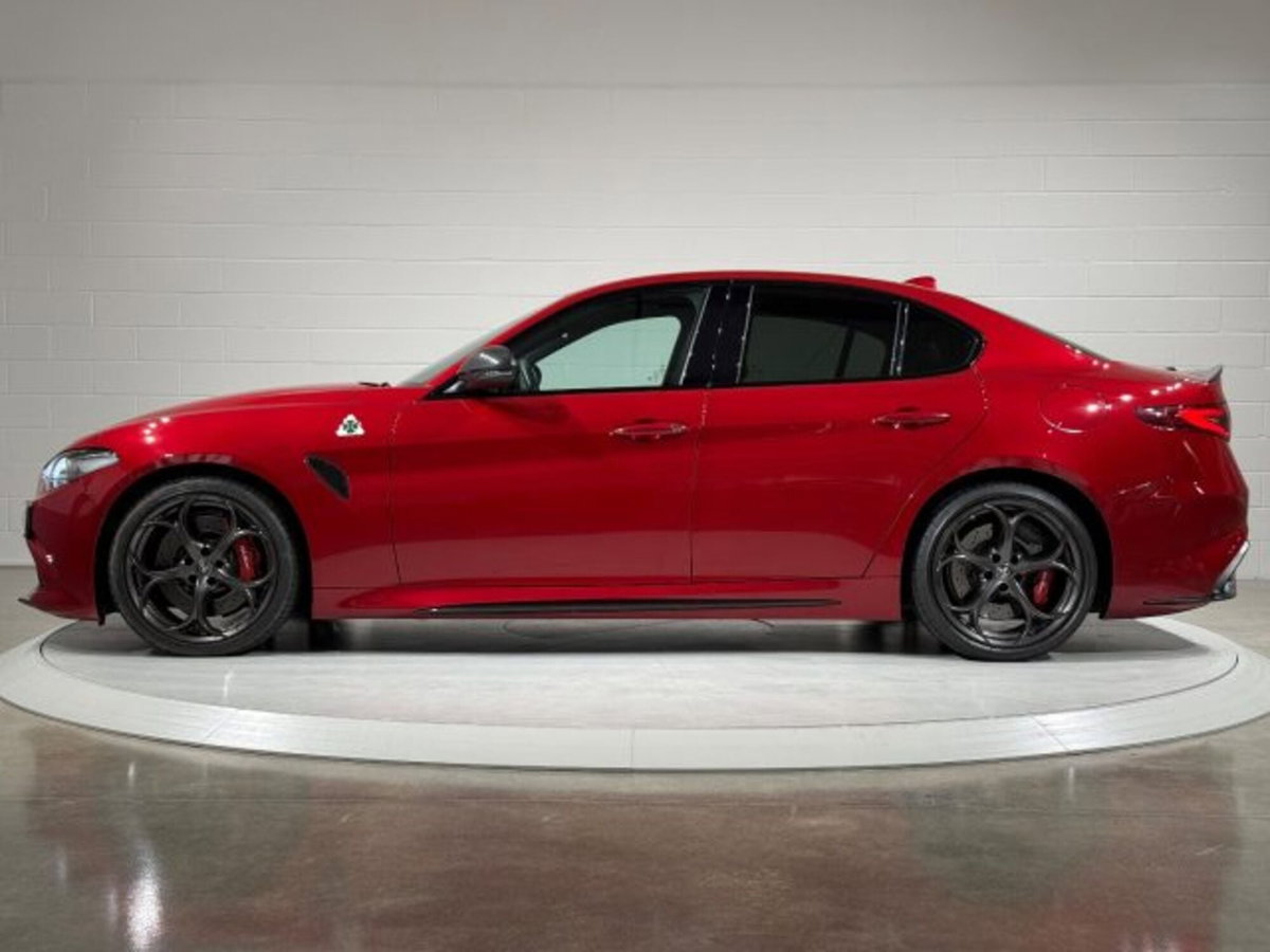 Alfa Romeo Giulia 2.9 T V6 Quadrifoglio (2)