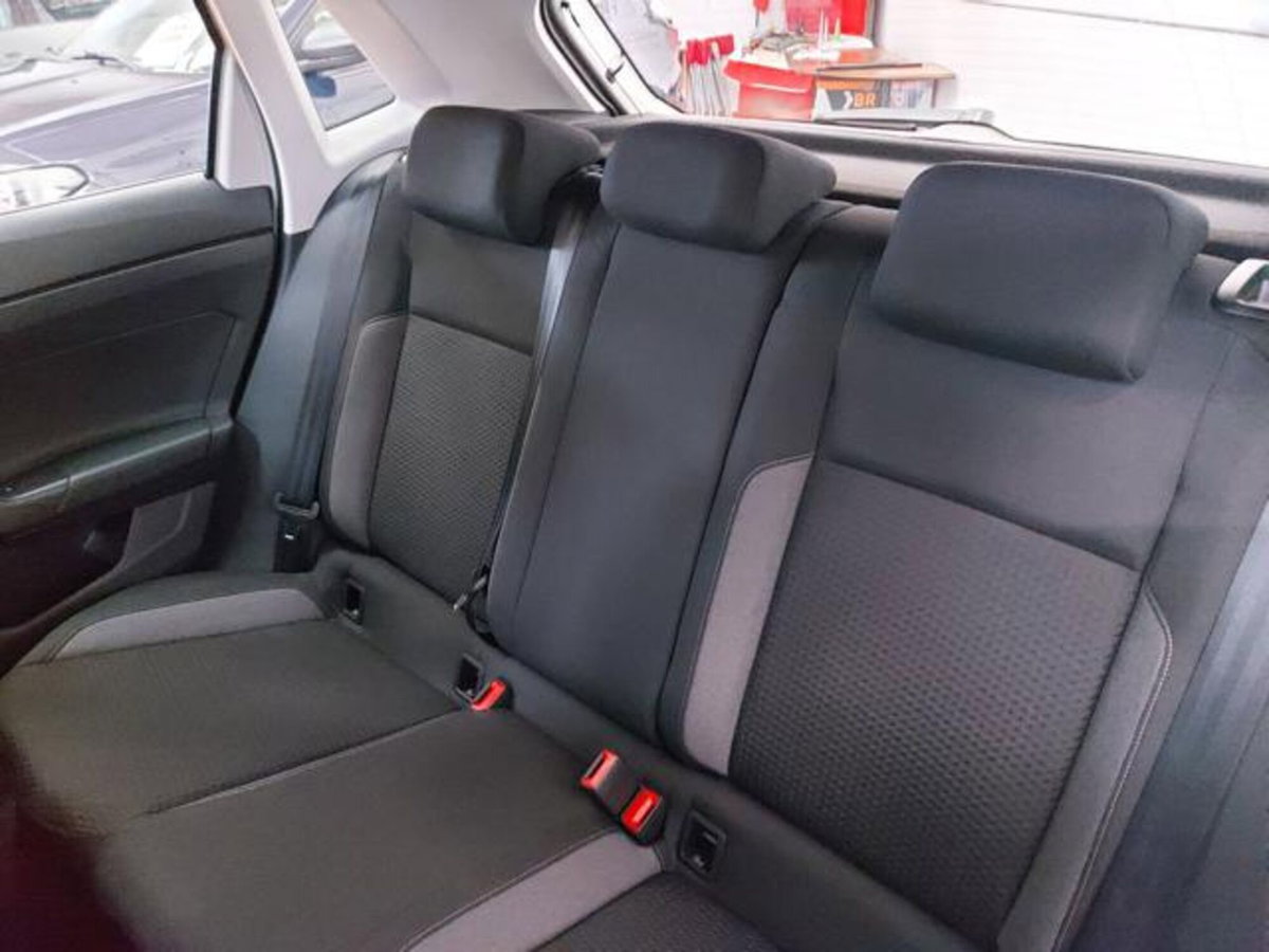 Volkswagen Polo 1.0 Edition 80cv (19)