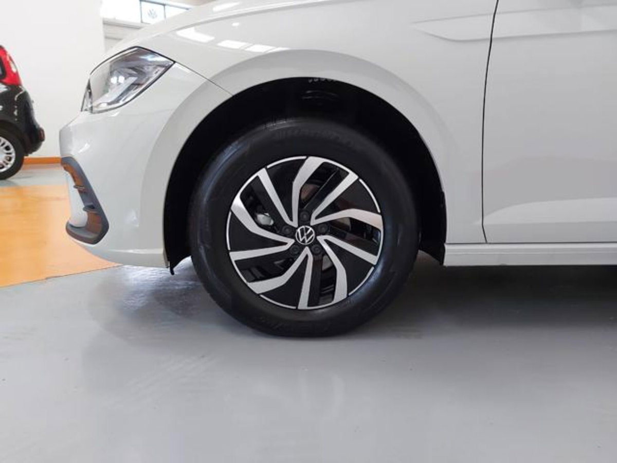 Volkswagen Polo 1.0 Edition 80cv (4)