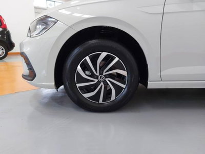 Volkswagen Polo 1.0 Edition 80cv (4)