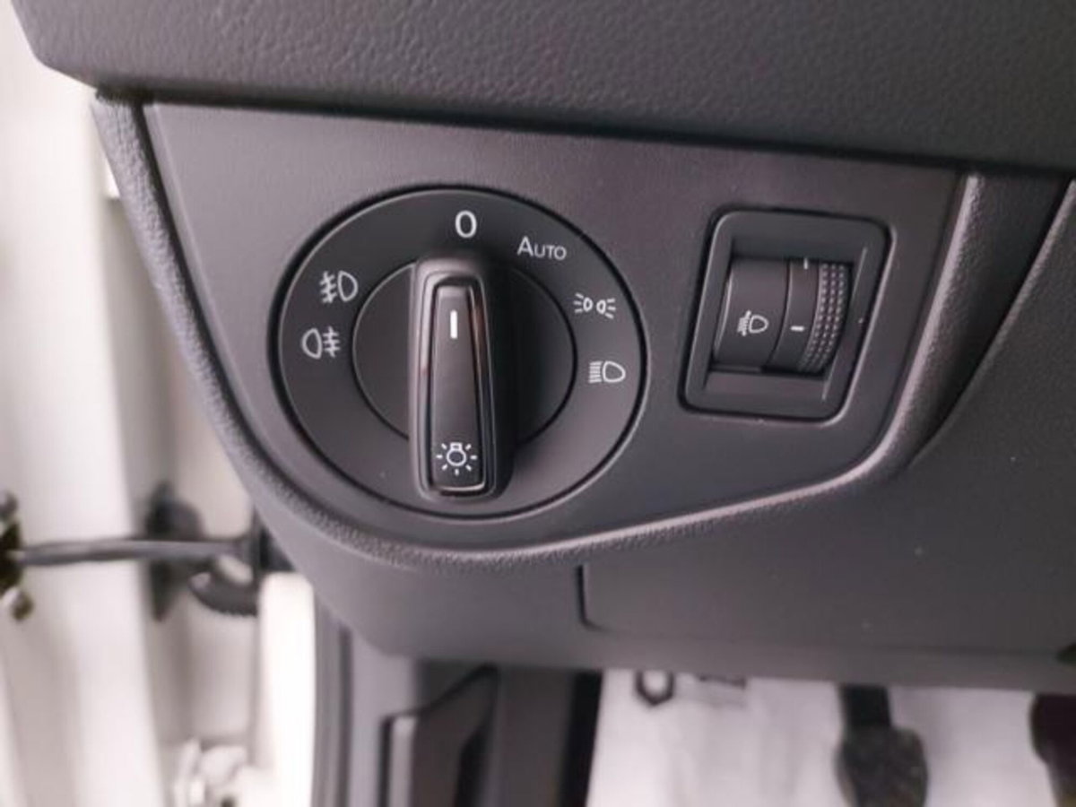 Volkswagen Polo 1.0 Edition 80cv (7)