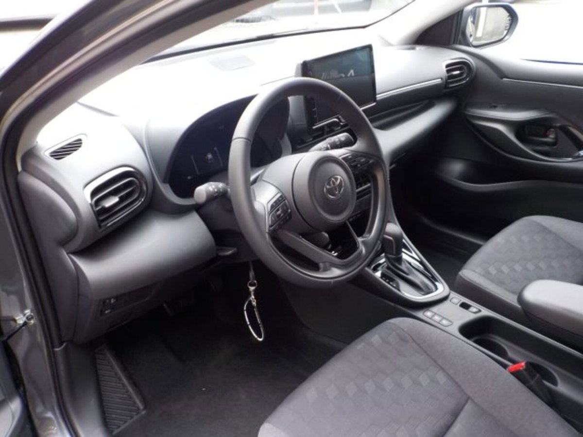 Toyota Yaris 115 Yaris (6)
