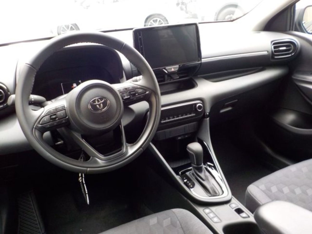 Toyota Yaris 115 Yaris (7)