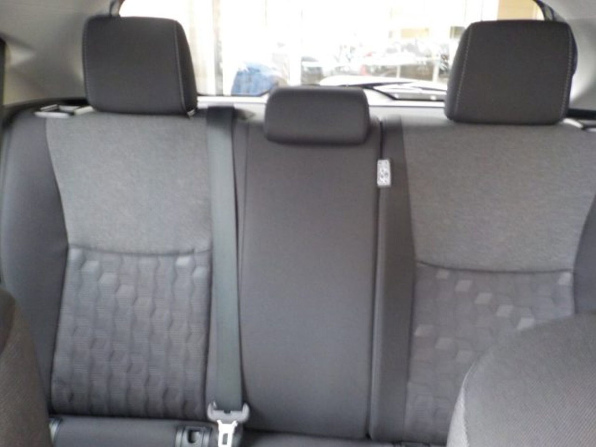 Toyota Yaris 115 Yaris (8)