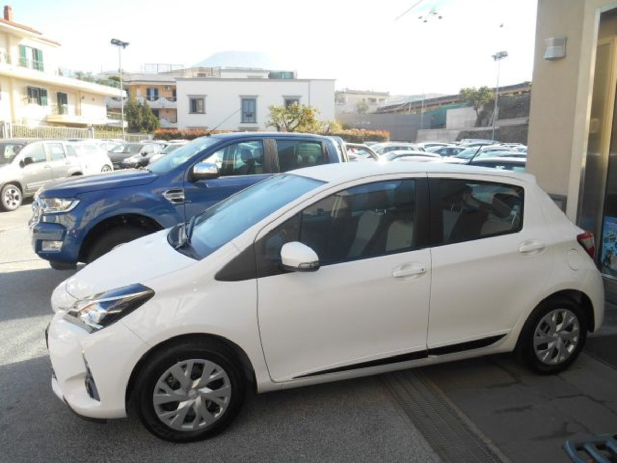 Toyota Yaris 115 Yaris (11)