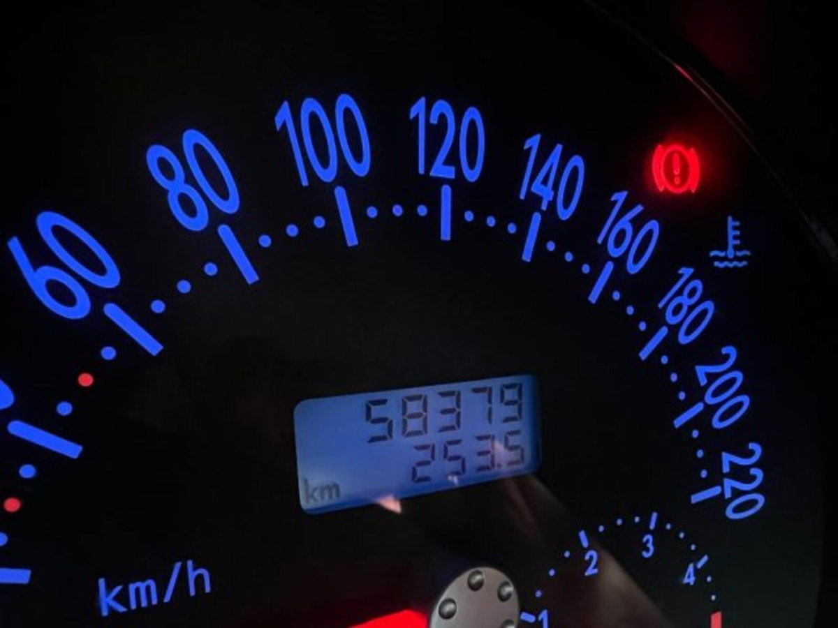 Volkswagen New Beetle Cabrio TDI 101CV (6)