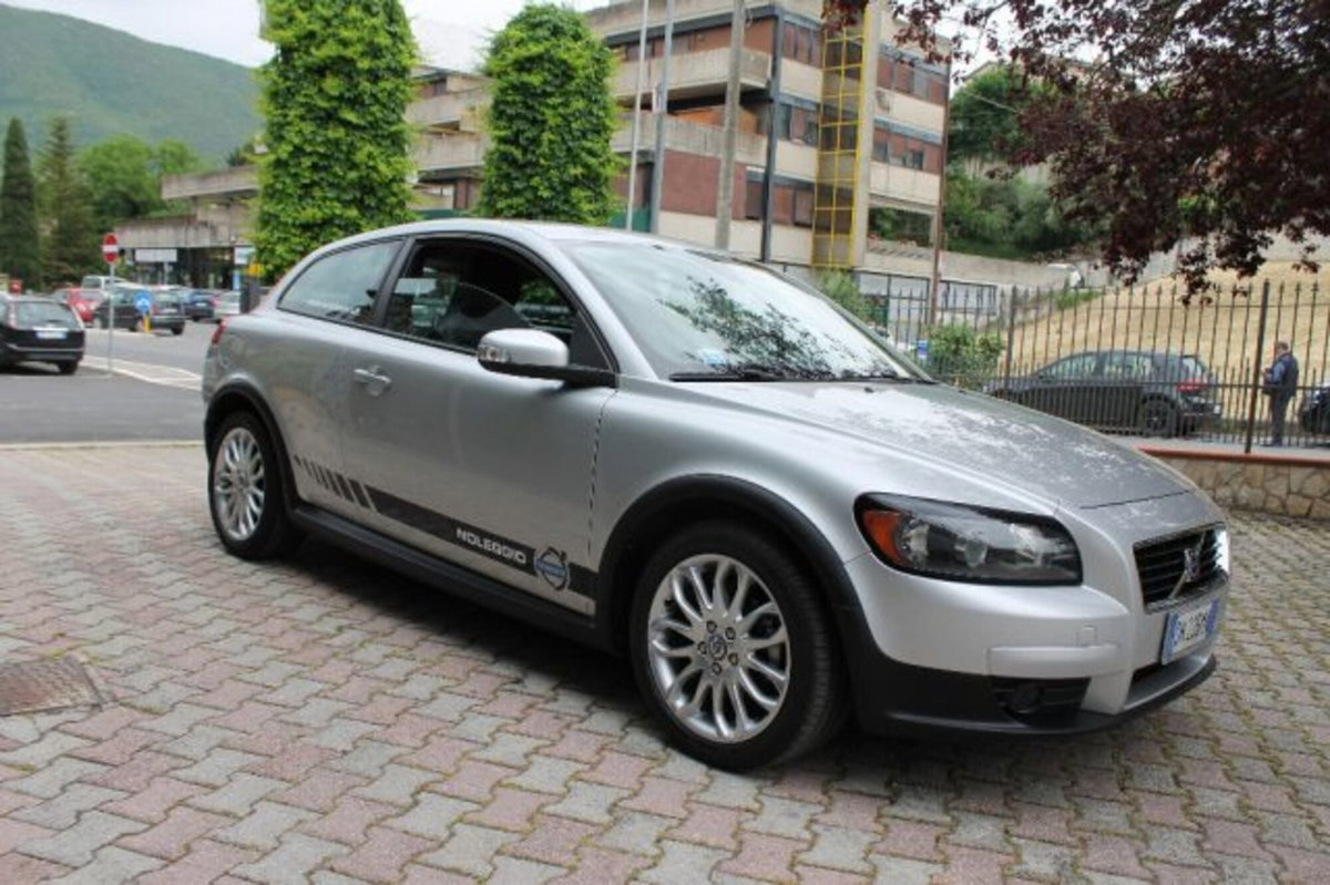 Volvo C30 1.6 (2)