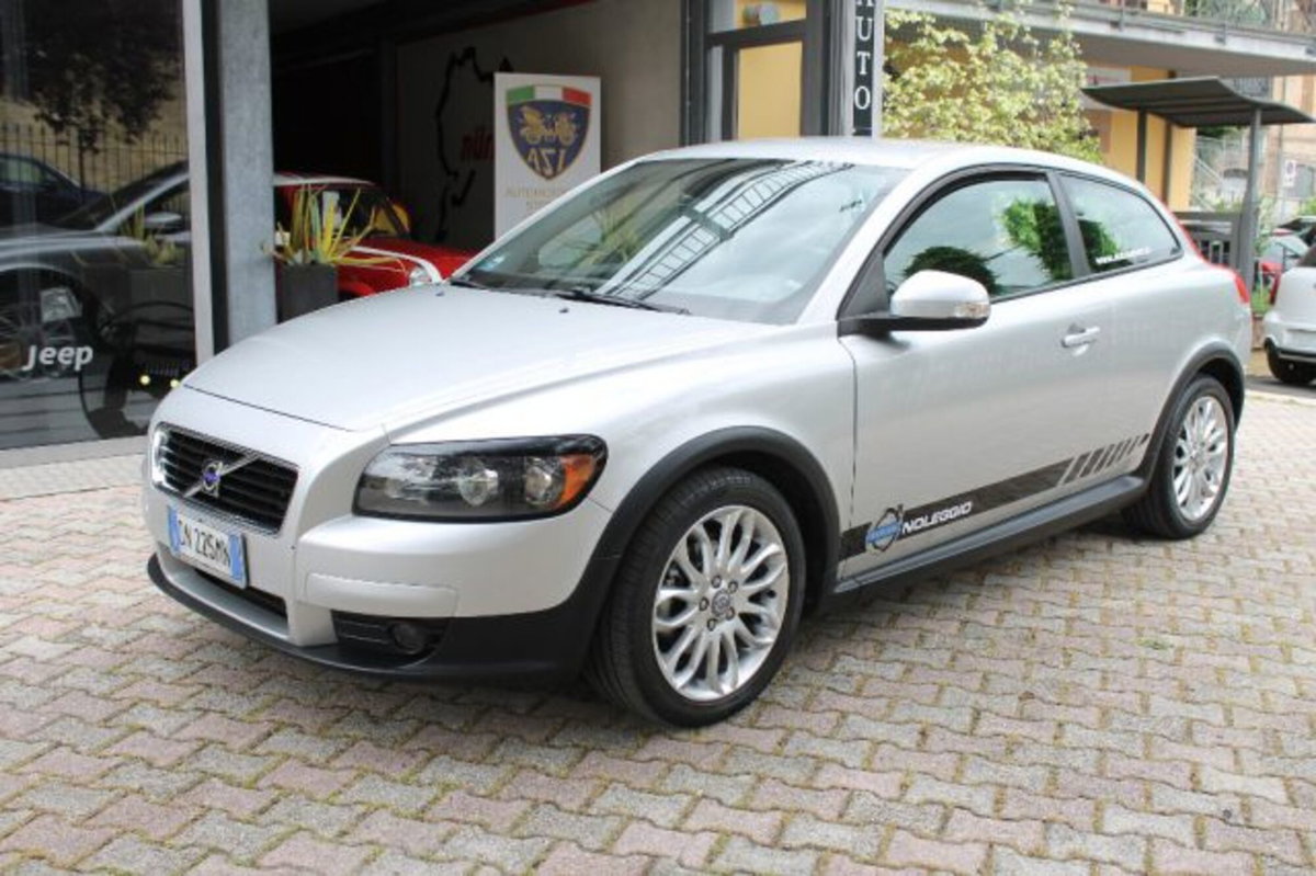 Volvo C30 1.6 (4)