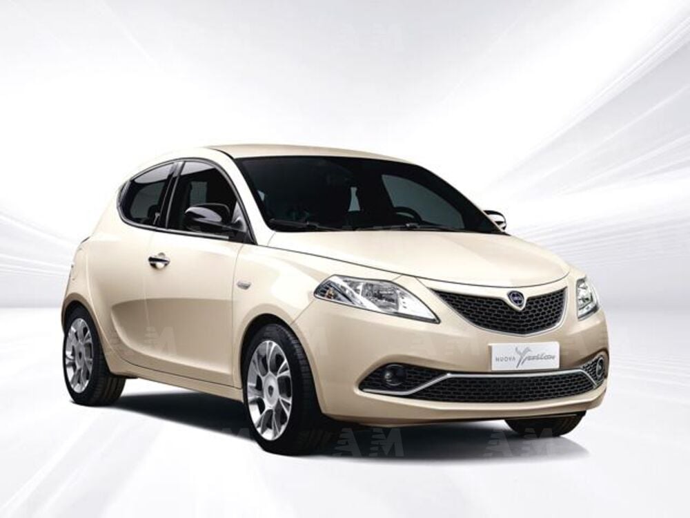 Lancia Ypsilon 1.0 FireFly 5 porte S&S Hybrid Ecochic Silver