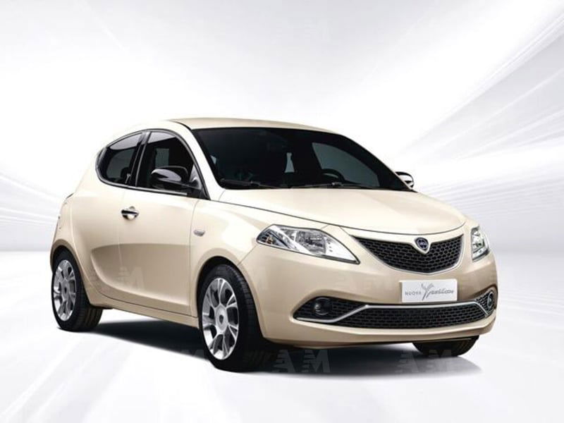 Lancia Ypsilon 1.0 FireFly 5 porte S&S Hybrid Ecochic Silver