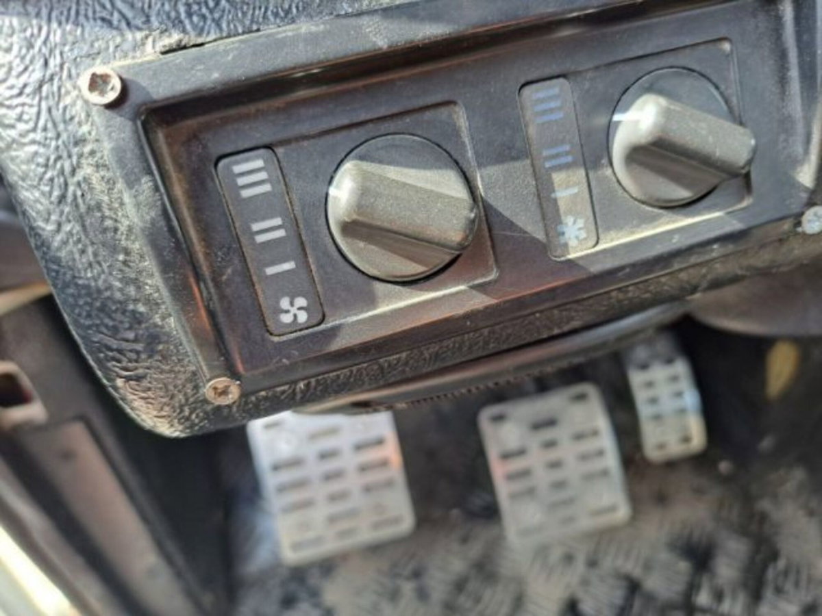 Land Rover Defender 90 2.5 Td5 Station Wagon E (11)
