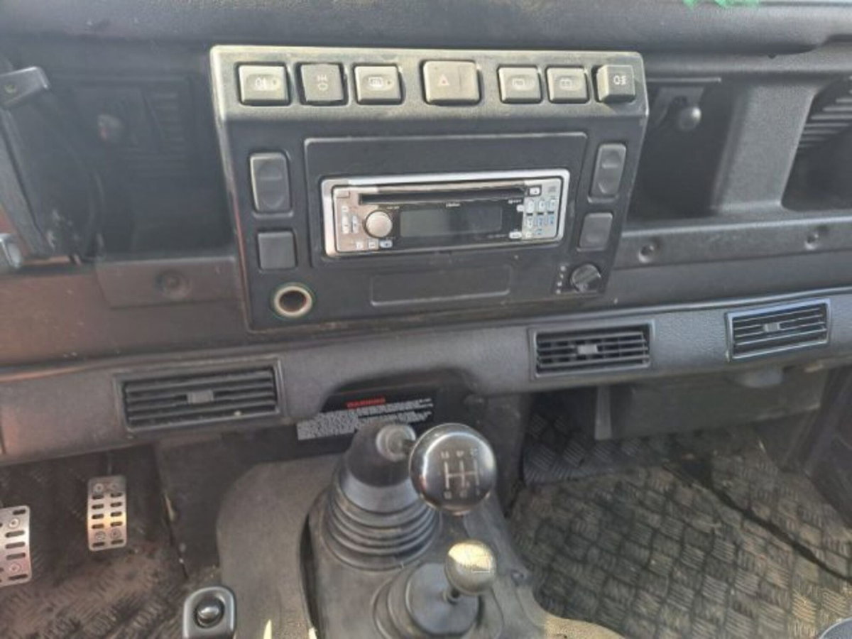 Land Rover Defender 90 2.5 Td5 Station Wagon E (12)