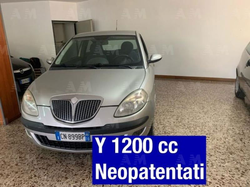 Lancia Ypsilon Argento