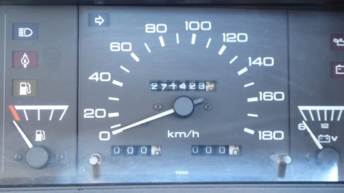 Nissan Terrano 3.0i V6 cat 5 porte (10)
