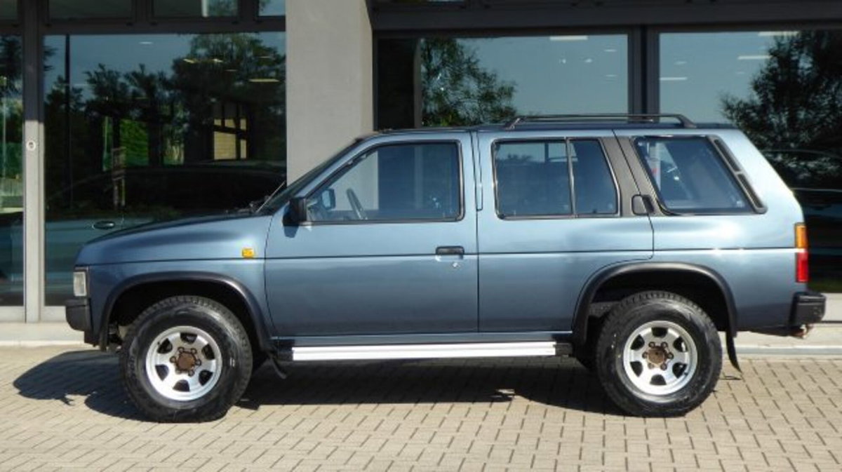 Nissan Terrano 3.0i V6 cat 5 porte (2)