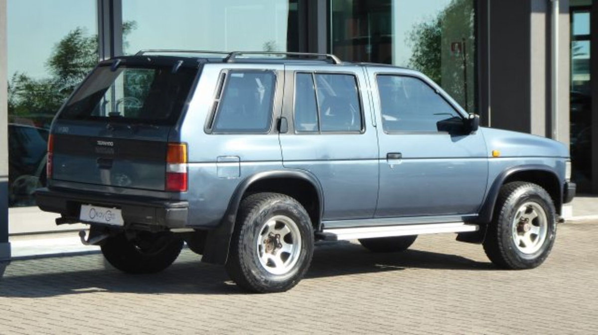 Nissan Terrano 3.0i V6 cat 5 porte (3)