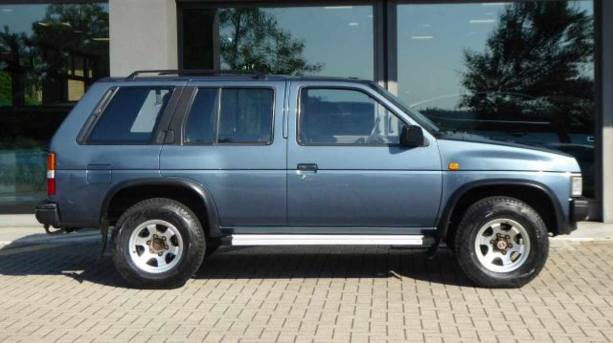 Nissan Terrano 3.0i V6 cat 5 porte (4)