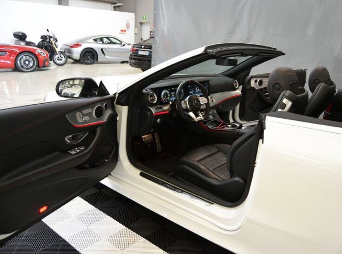 Mercedes-Benz Classe E Cabrio 53 4Matic+ EQ-Boost Cabrio AMG (2)