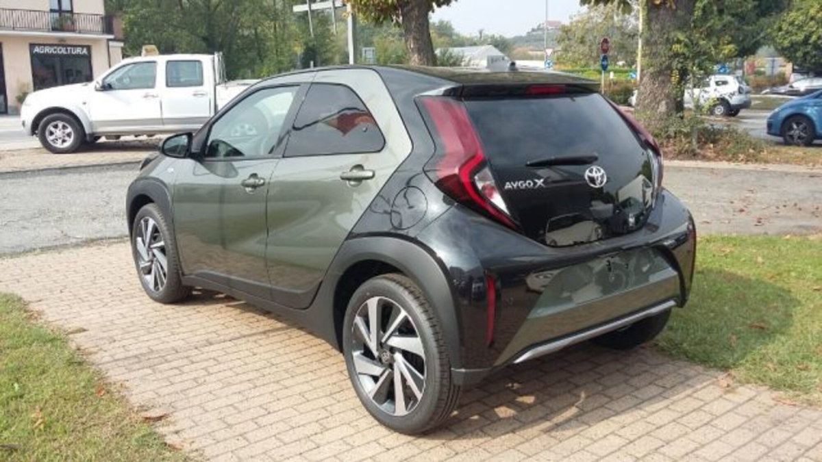 Toyota Aygo X 1.0 VVT-i 72 CV 5 porte Limited Air (2)