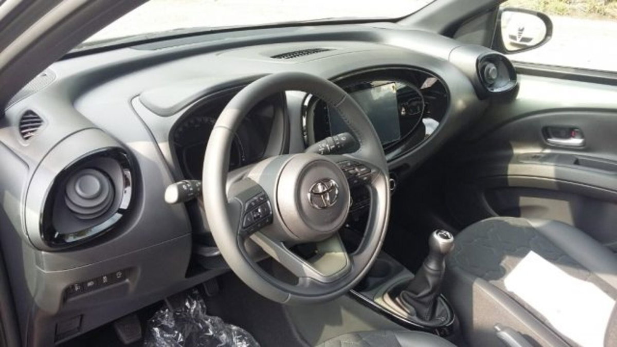 Toyota Aygo X 1.0 VVT-i 72 CV 5 porte Limited Air (5)