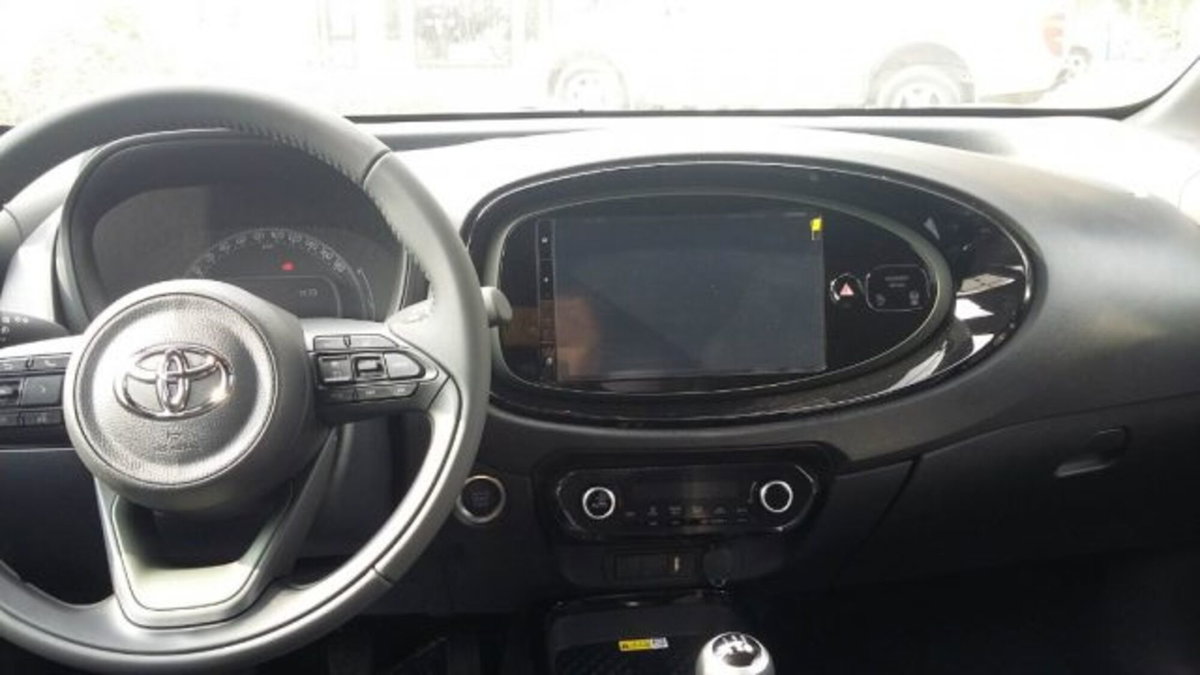 Toyota Aygo X 1.0 VVT-i 72 CV 5 porte Limited Air (6)