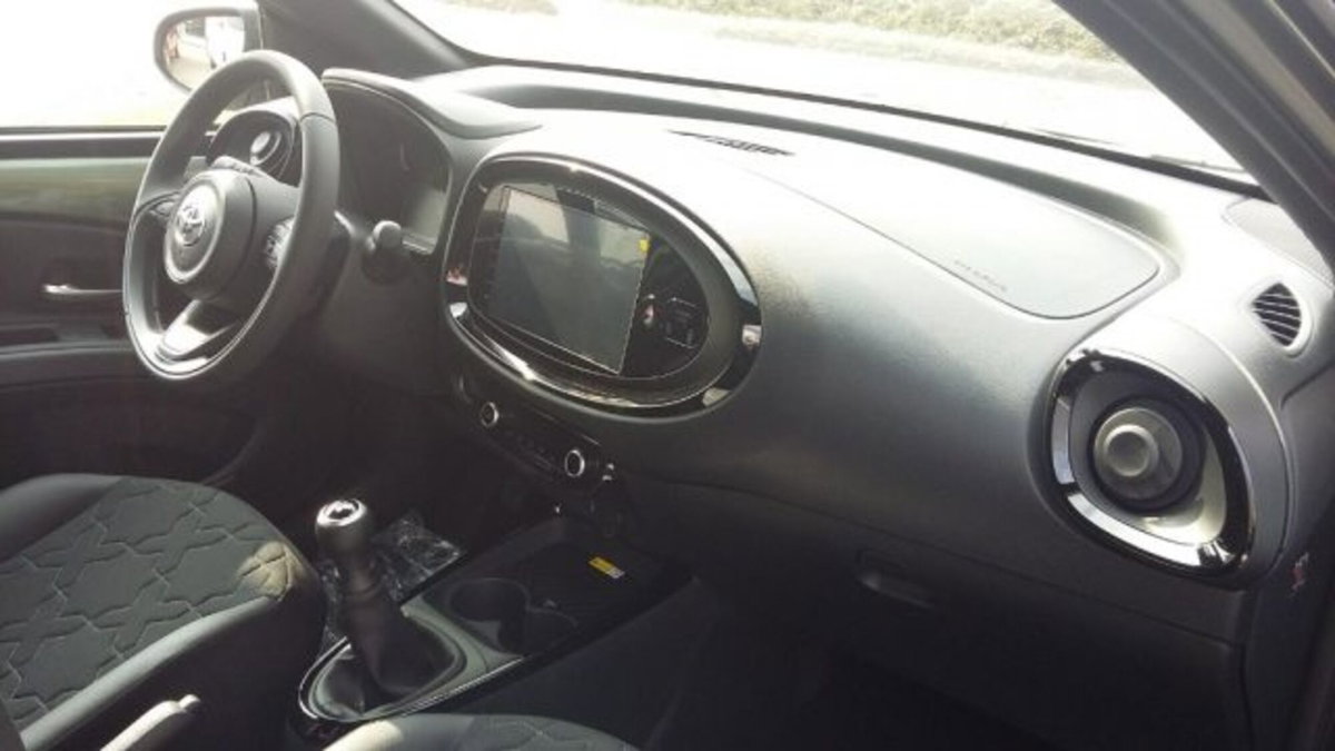 Toyota Aygo X 1.0 VVT-i 72 CV 5 porte Limited Air (7)