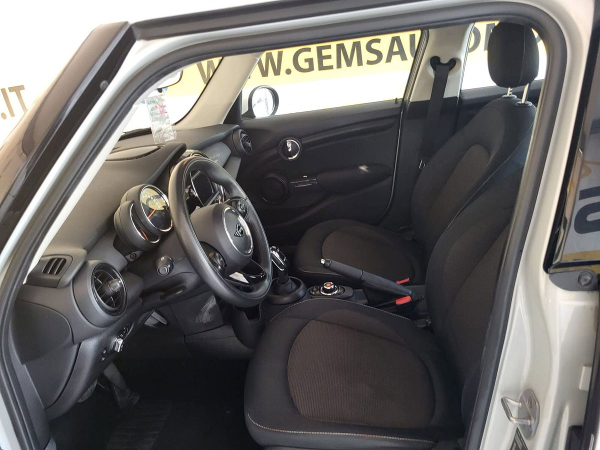 MINI Mini 1.5 Cooper Business 5 porte (9)