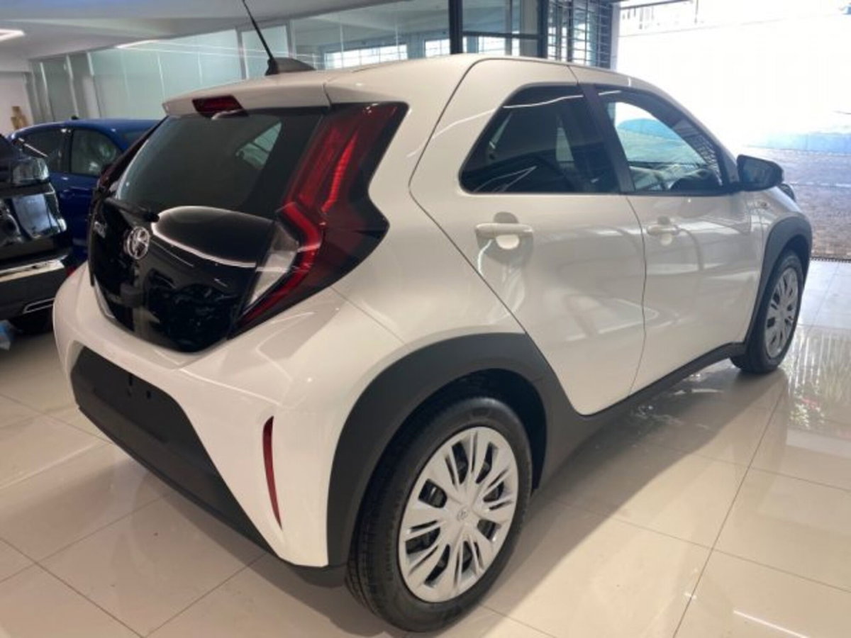 Toyota Aygo X 1.0 VVT-i 72 CV 5p. Undercover S-CVT (10)