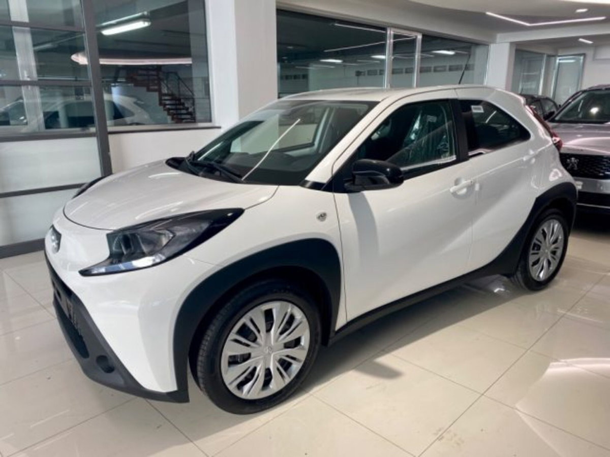 Toyota Aygo X 1.0 VVT-i 72 CV 5p. Undercover S-CVT (4)