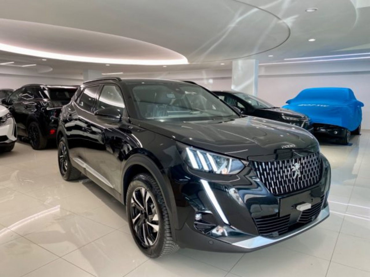 Peugeot 2008 BlueHDi 130 S&S EAT8 GT Pack (2)