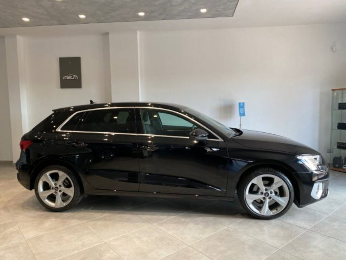 Audi A3 Sportback 2.0 tdi S line edition 116cv (4)