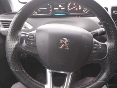 Peugeot 208 VTi 82 CV 3 porte Access (2)