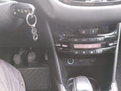 Peugeot 208 VTi 82 CV 3 porte Access (4)