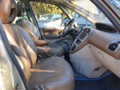 Citroen Xsara Picasso 1.6 HDi 110CV Elegance (11)