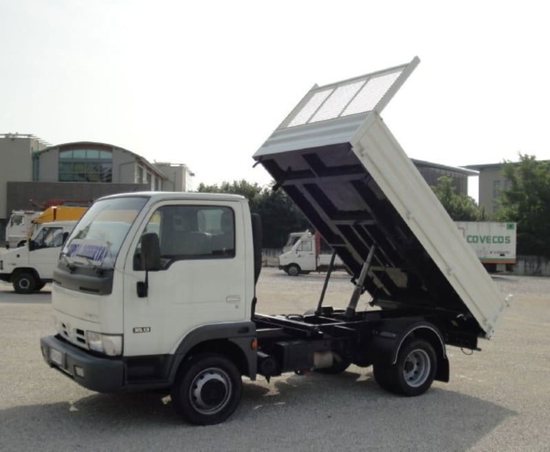 Nissan Cabstar 35.13 2.5 TDI 130CV PL-RG Cabinato Premium