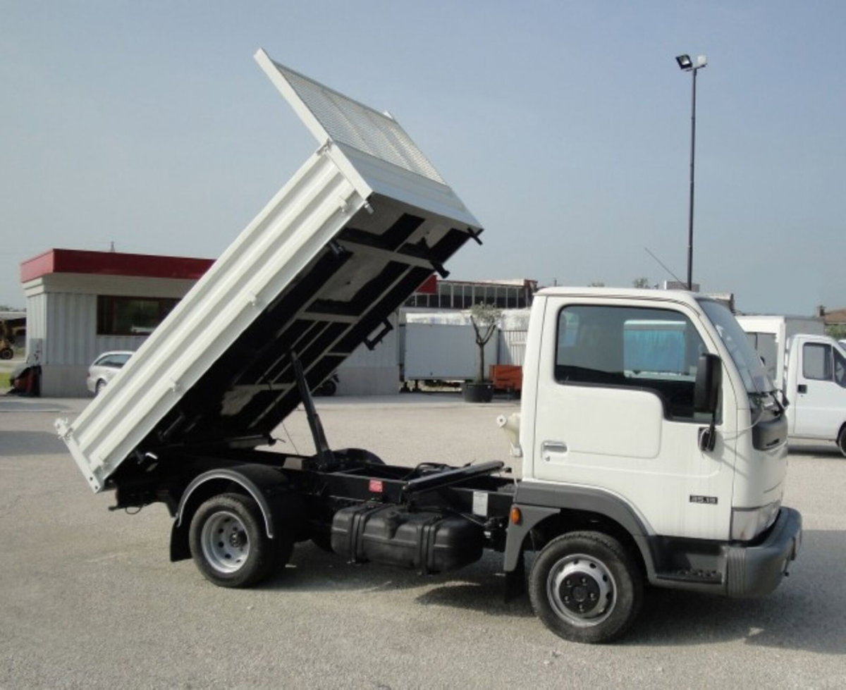 Nissan Cabstar 35.13 2.5 TDI 130CV PL-RG Cabinato Premium (2)