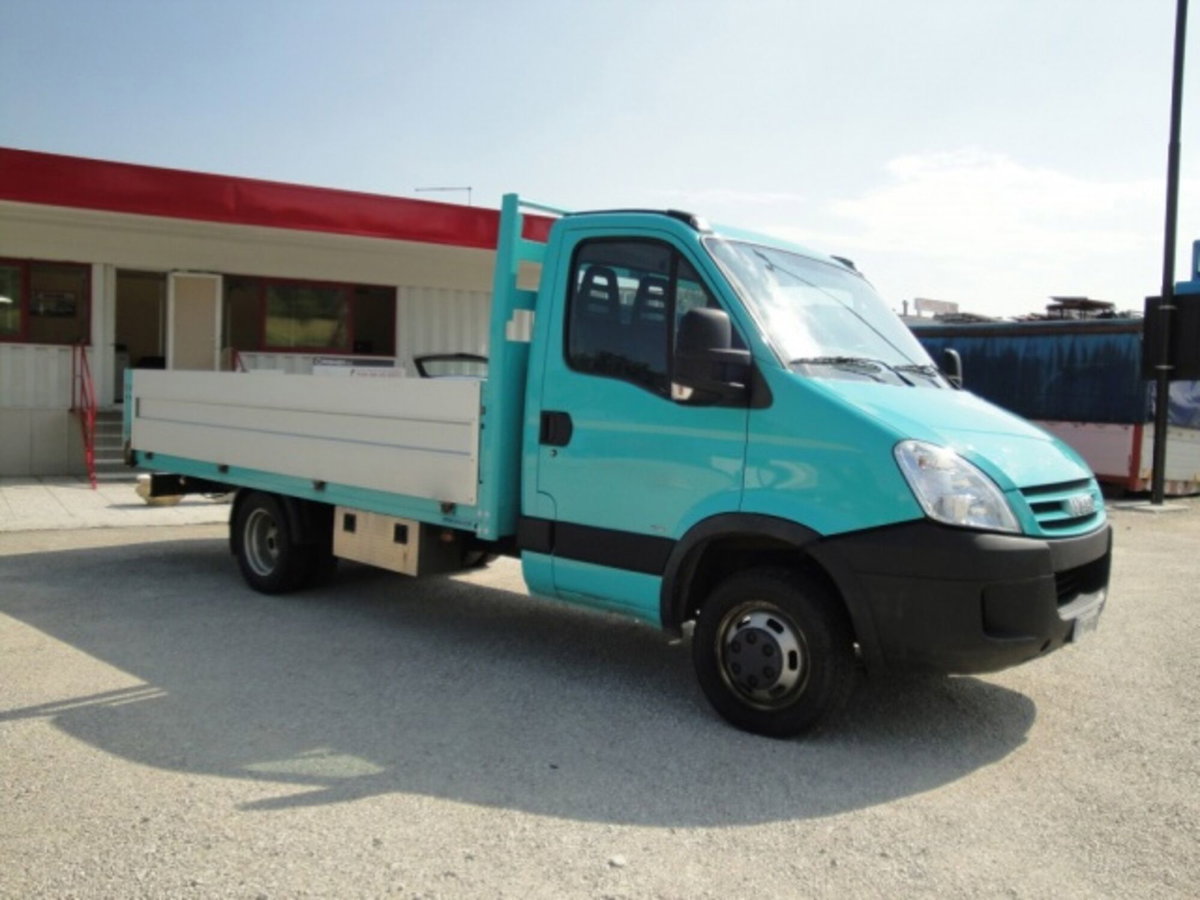 Iveco Daily Telaio 35C18 BTor 3.0 HPT PLM-RG Cabinato (2)