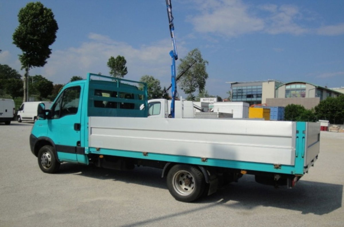 Iveco Daily Telaio 35C18 BTor 3.0 HPT PLM-RG Cabinato (3)