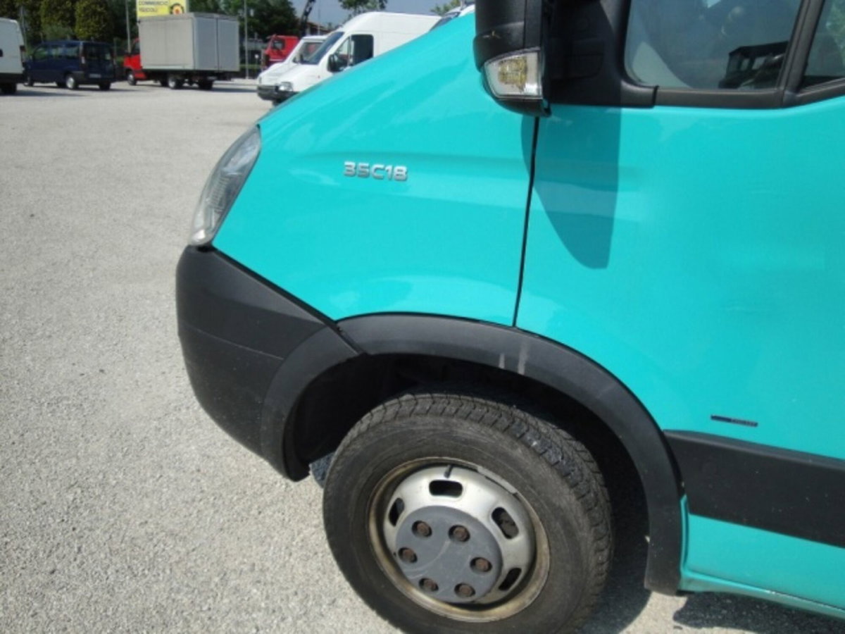 Iveco Daily Telaio 35C18 BTor 3.0 HPT PLM-RG Cabinato (4)