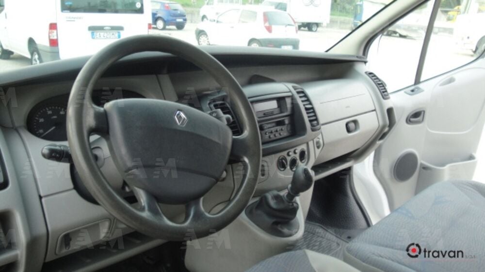 Renault Trafic Furgone 1.9 dCi/100 PC-TN Pass.Authent (10)