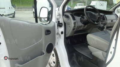 Renault Trafic Furgone 1.9 dCi/100 PC-TN Pass.Authent (9)