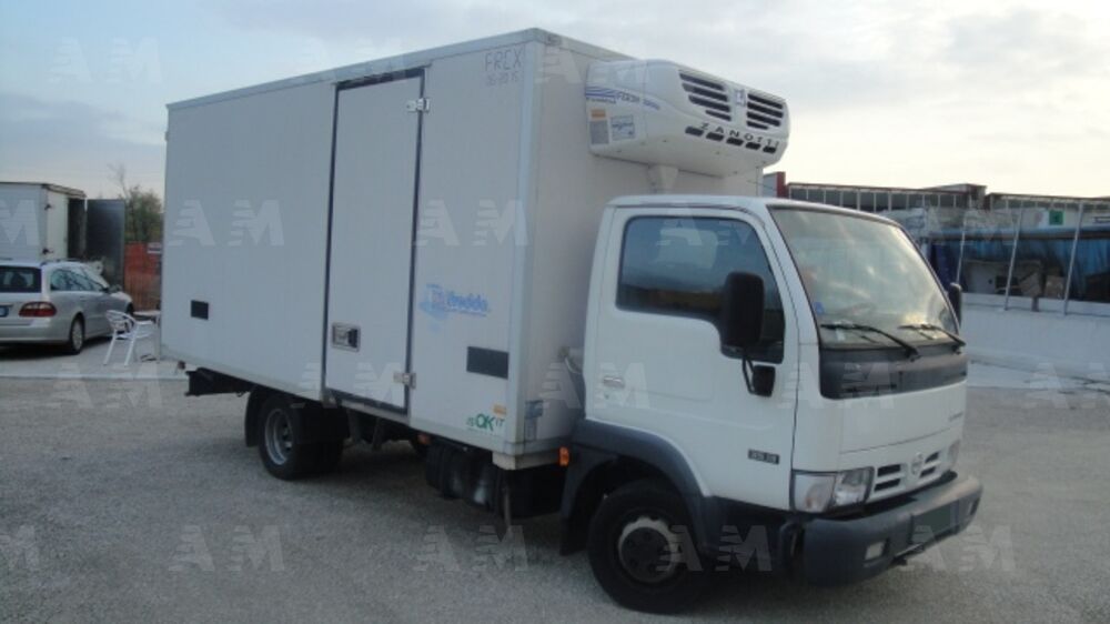 Nissan Cabstar 35.13 2.5 TDI 130CV PL-DC-RG Cabinato Comfort (2)