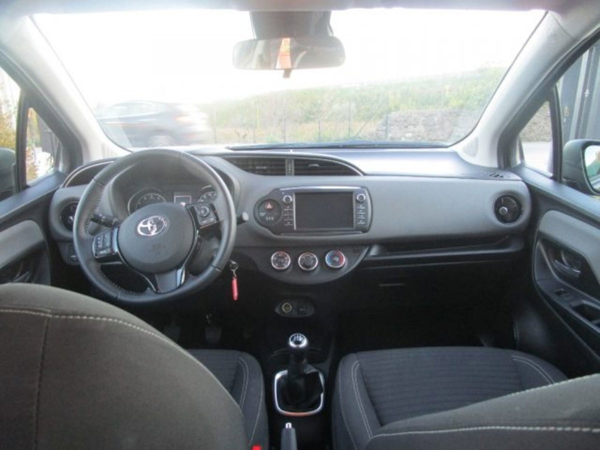 Toyota Yaris 1.0 5 porte (3)