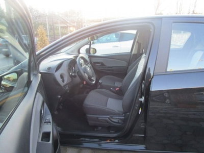Toyota Yaris 1.0 5 porte (4)
