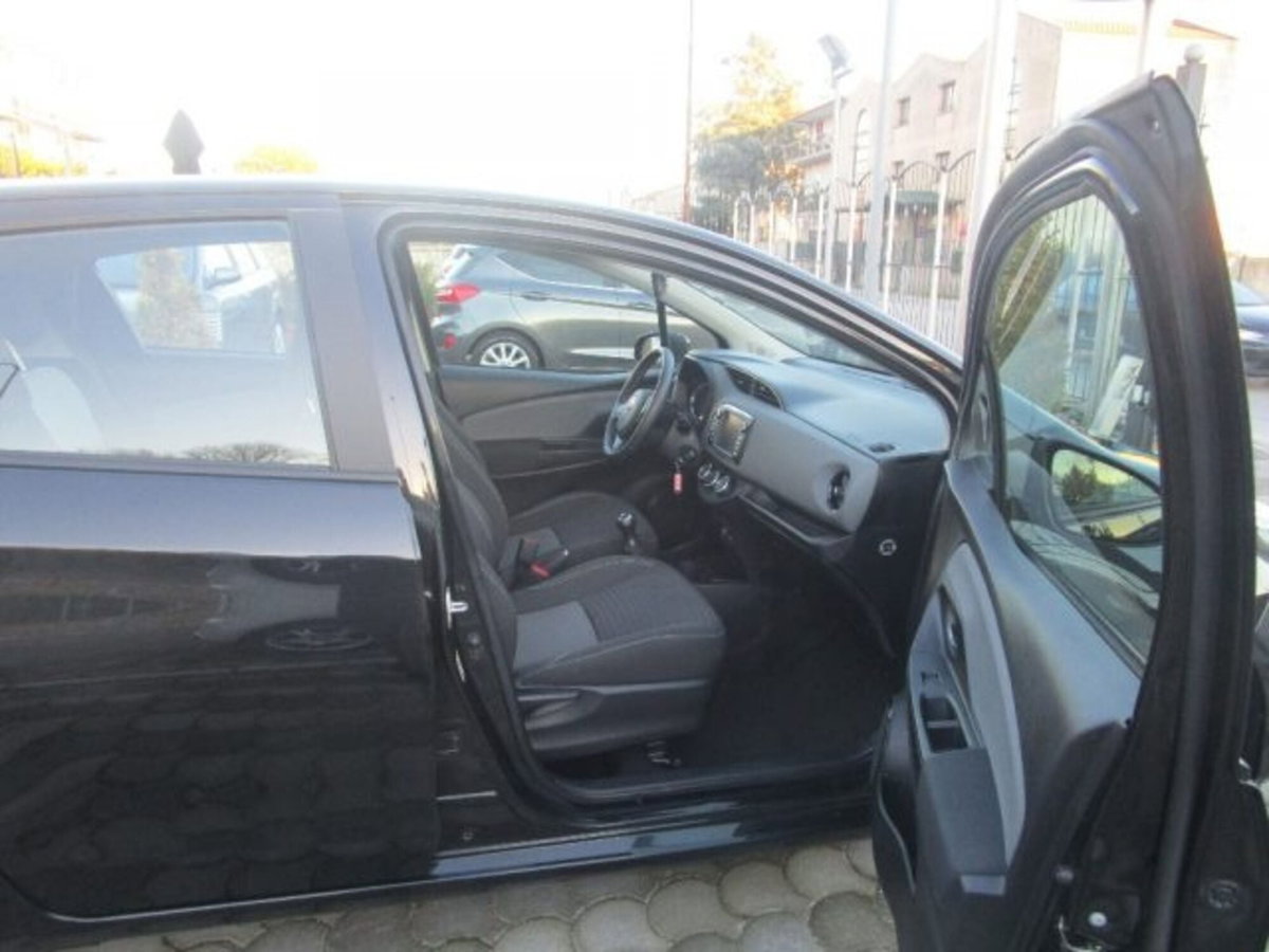 Toyota Yaris 1.0 5 porte (5)