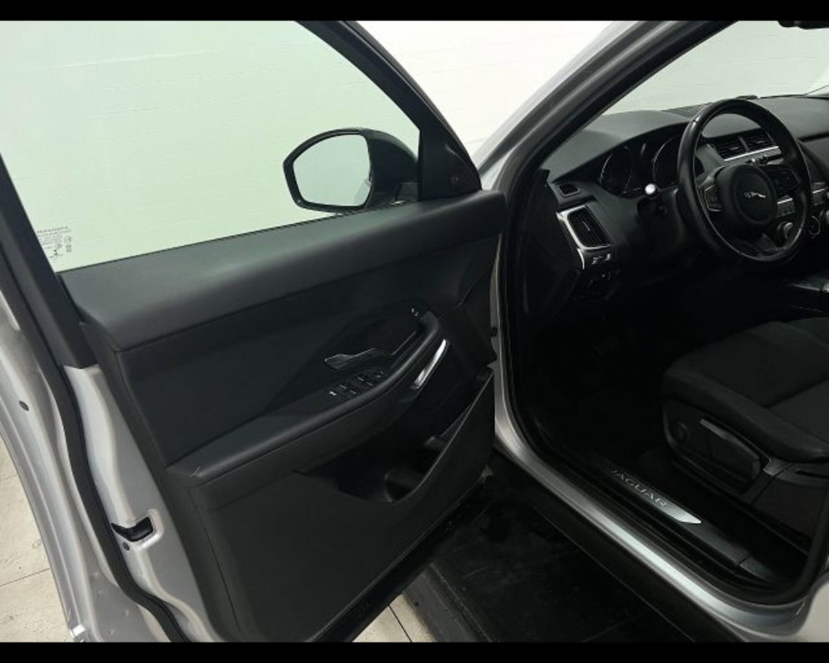 Jaguar E-Pace 2.0D 150 CV AWD (13)