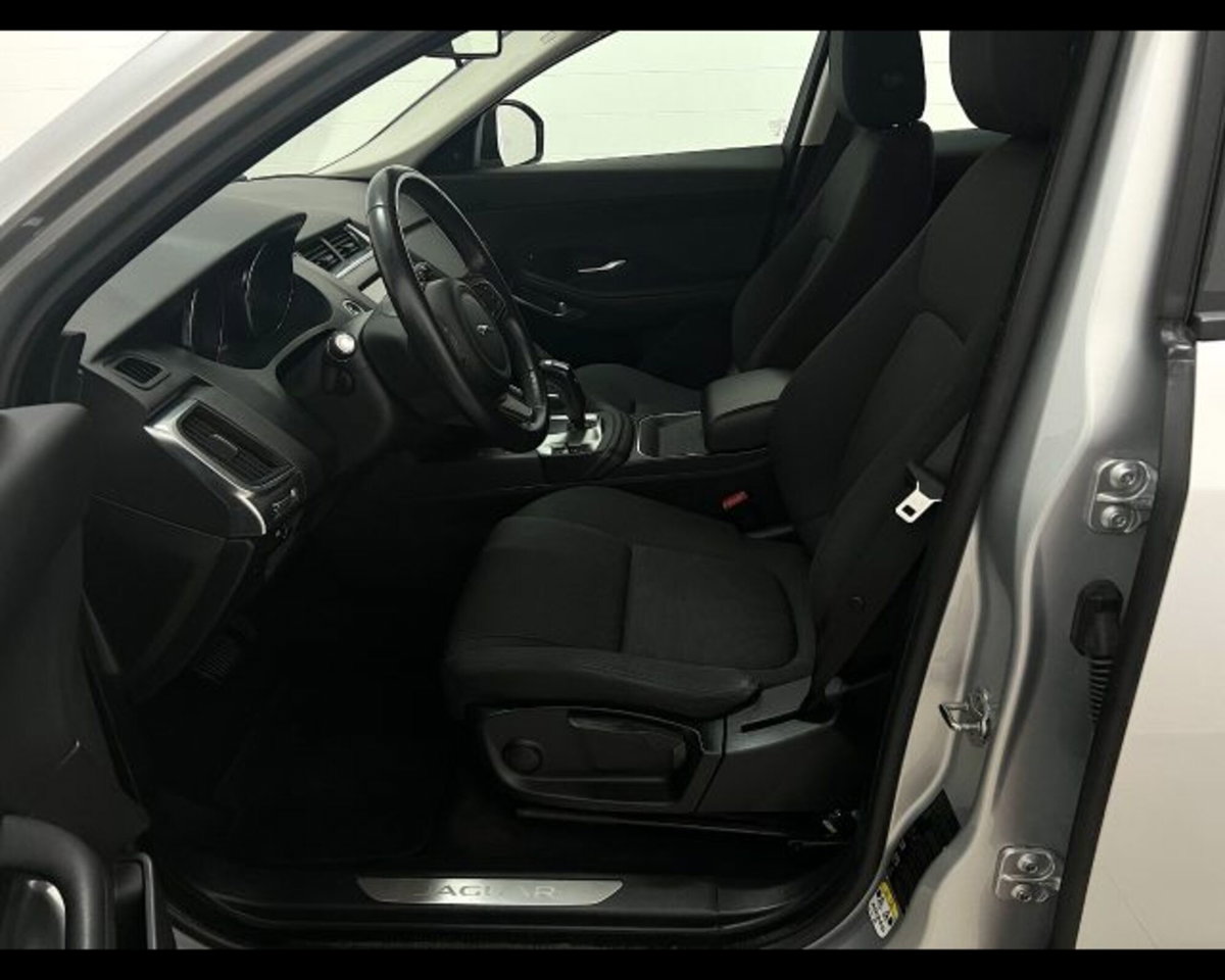 Jaguar E-Pace 2.0D 150 CV AWD (14)