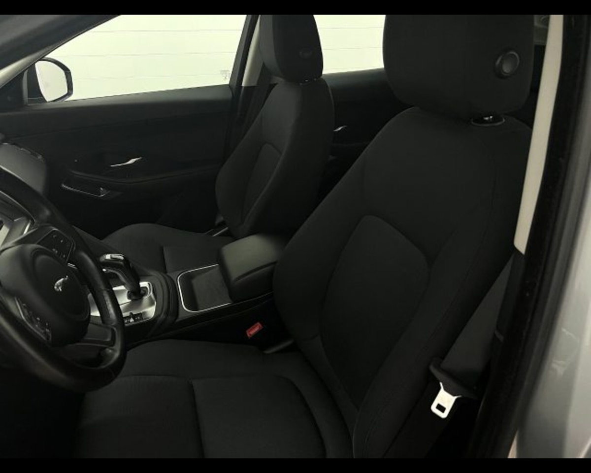 Jaguar E-Pace 2.0D 150 CV AWD (15)