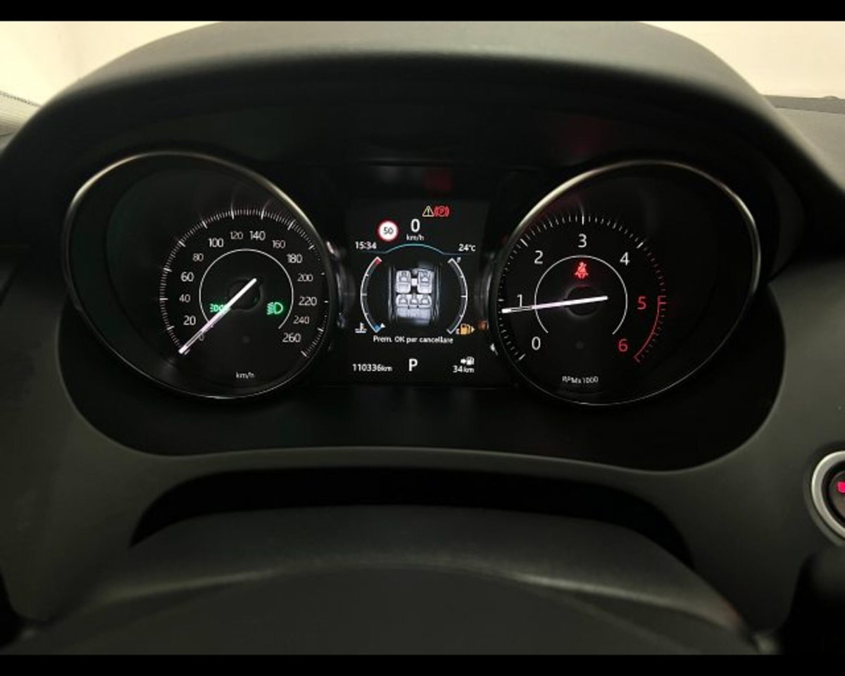 Jaguar E-Pace 2.0D 150 CV AWD (17)
